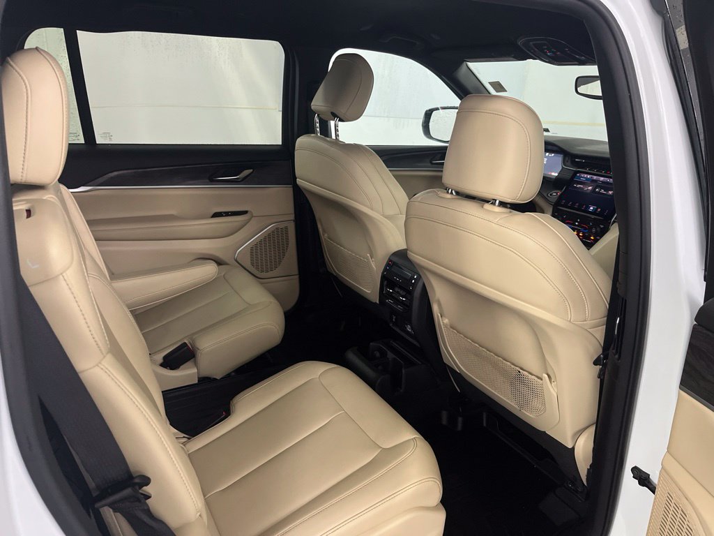 Used 2024 Jeep Grand Cherokee L Limited AWD/4WD image 24