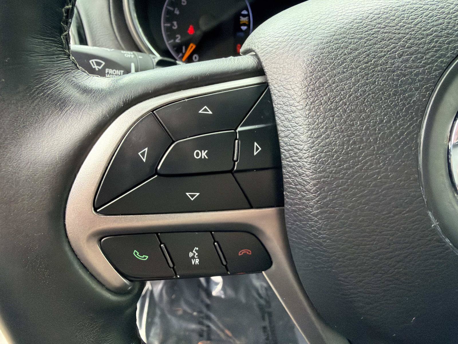 Used 2019 Jeep Grand Cherokee Overland AWD/4WD image 26