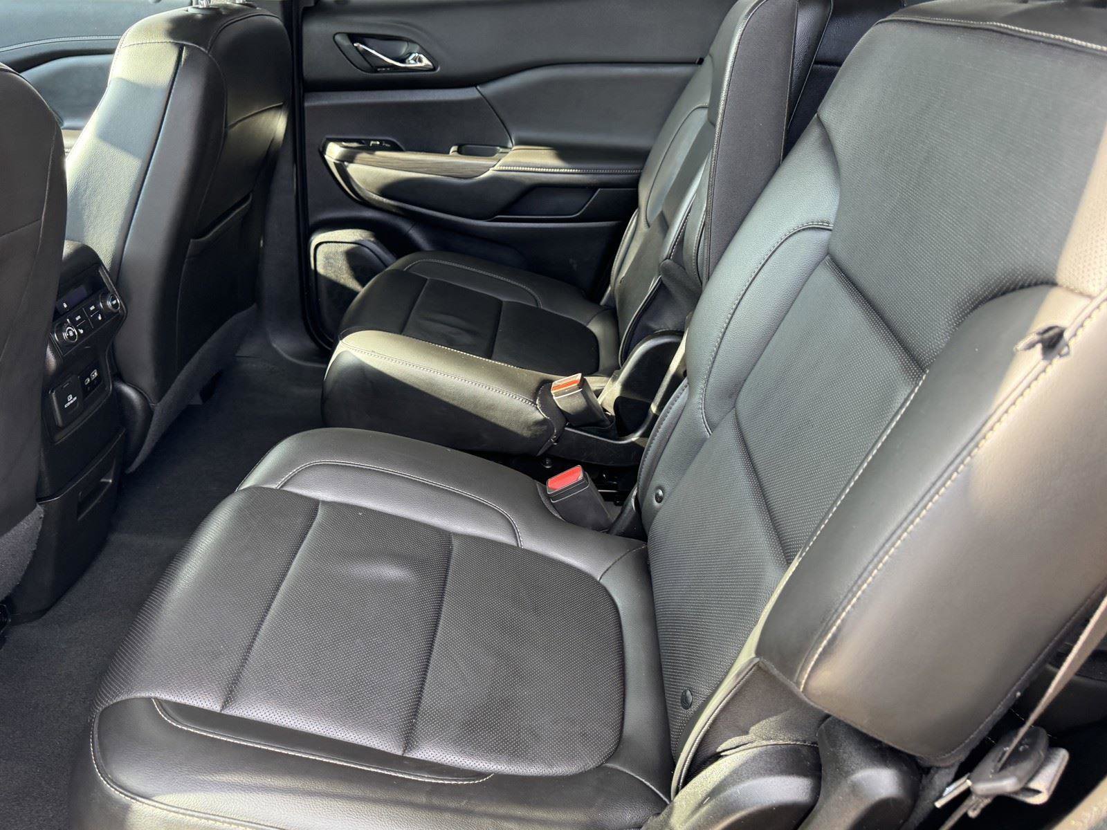 Used 2023 GMC Acadia SLT w/ Elevation Edition image 12