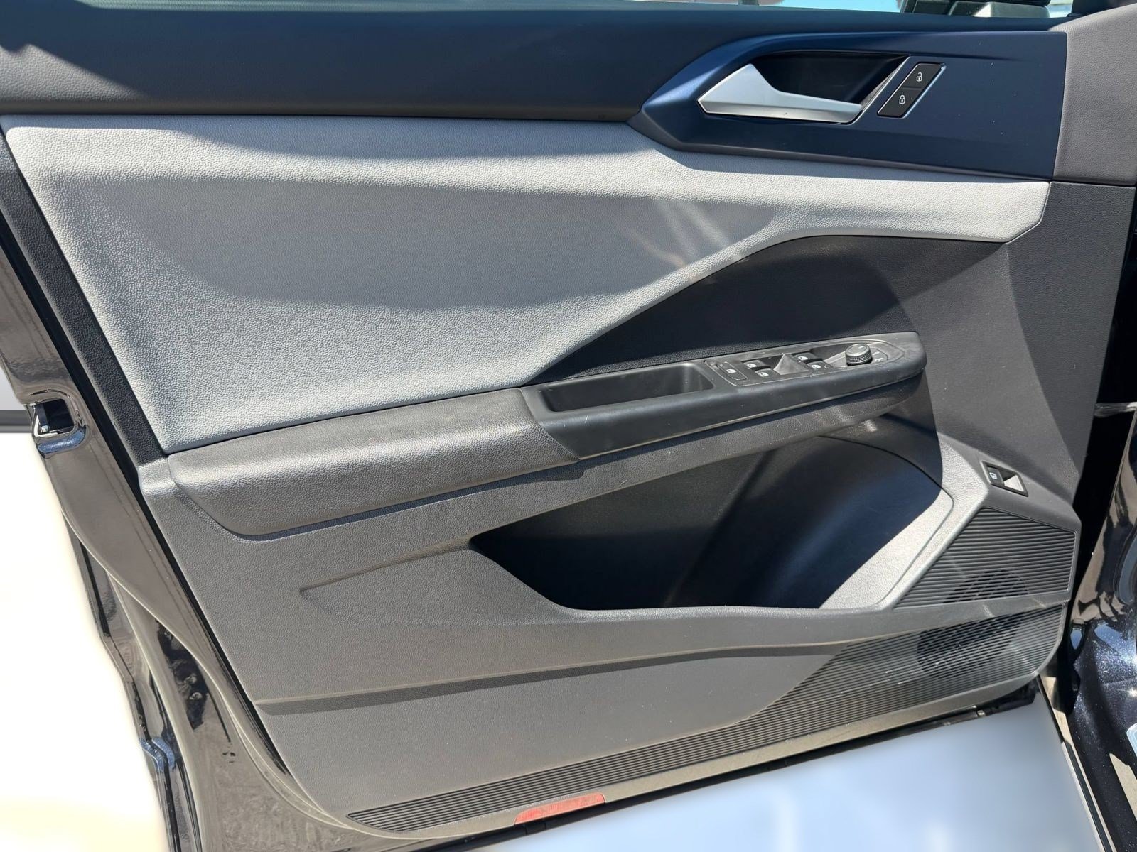 Certified 2022 Volkswagen Taos SE FWD image 13