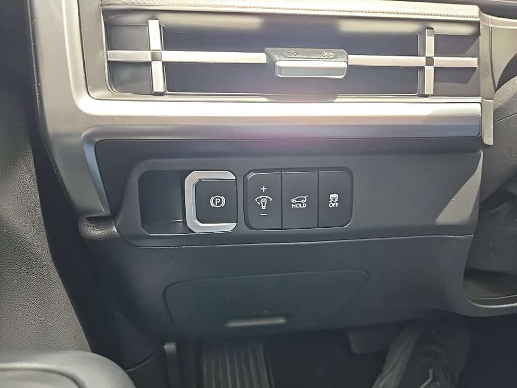 Certified 2025 Hyundai Santa Fe SE FWD image 35