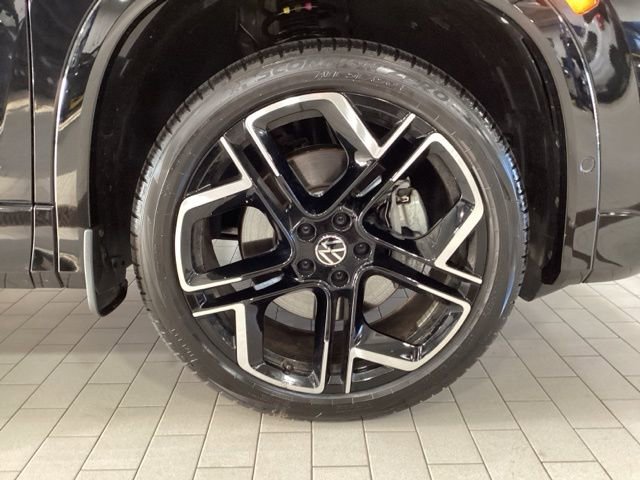Used 2026 Volkswagen Tiguan SEL R-Line AWD/4WD image 23