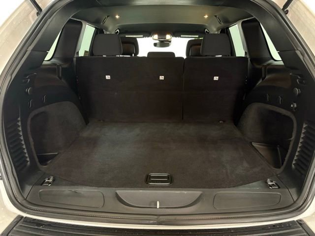 Used 2020 Jeep Grand Cherokee Laredo AWD/4WD image 10