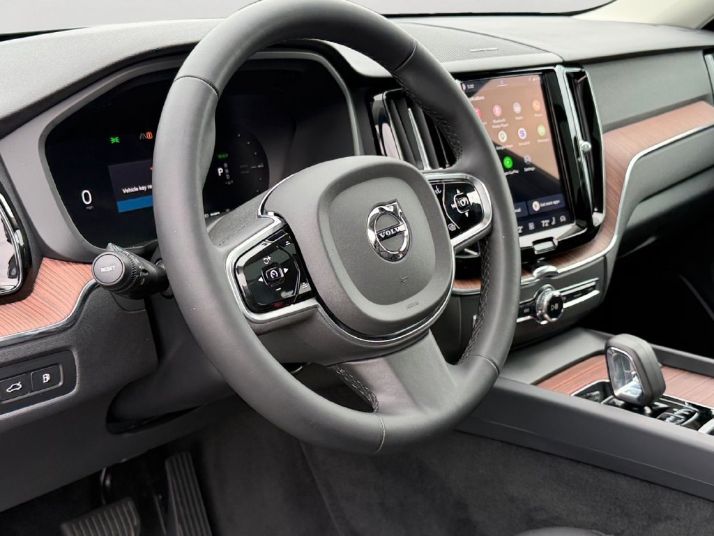 Certified 2024 Volvo XC60 T8 Plus w/ Climate Package AWD/4WD image 18