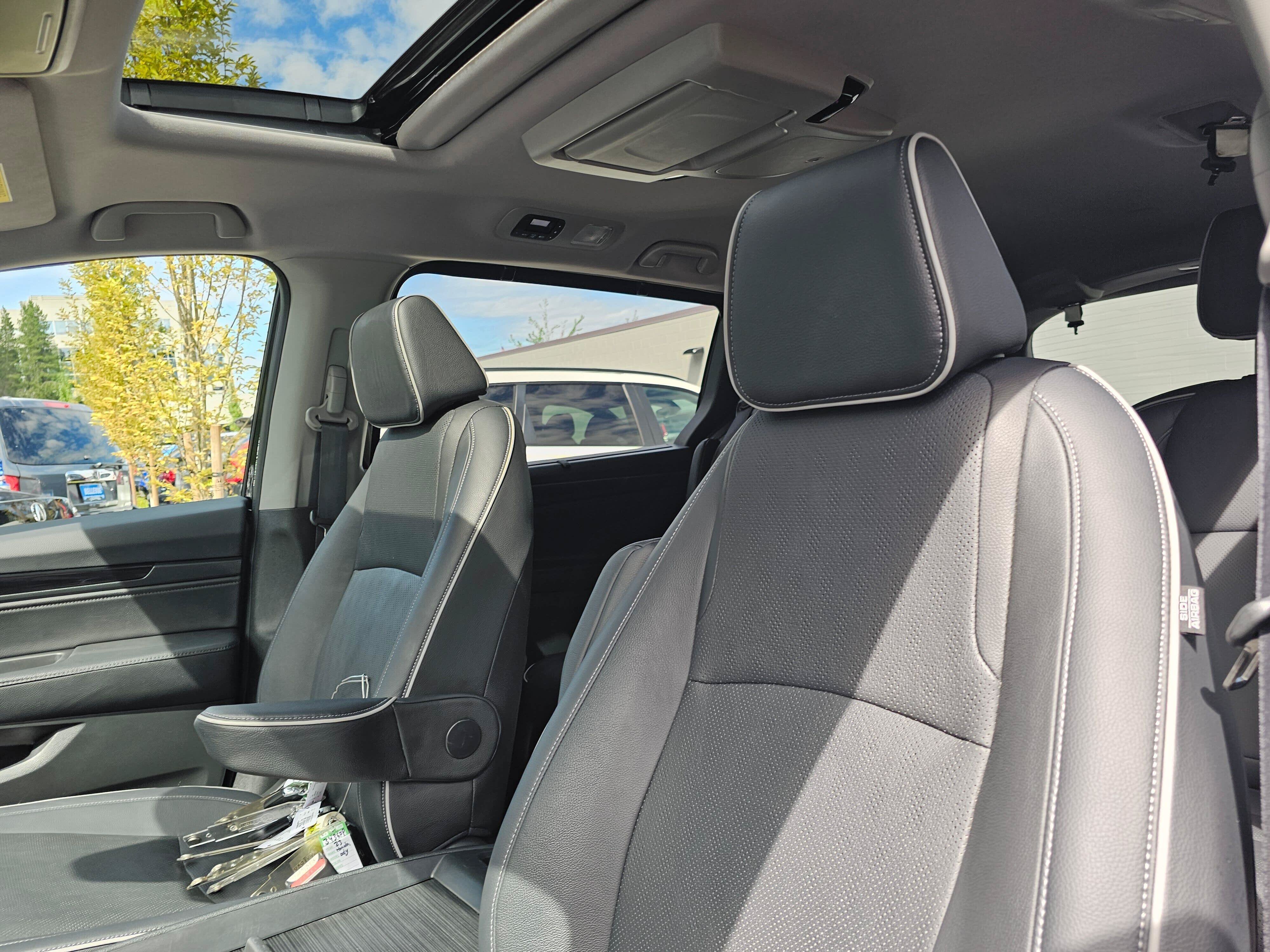 Used 2023 Honda Odyssey Elite image 25