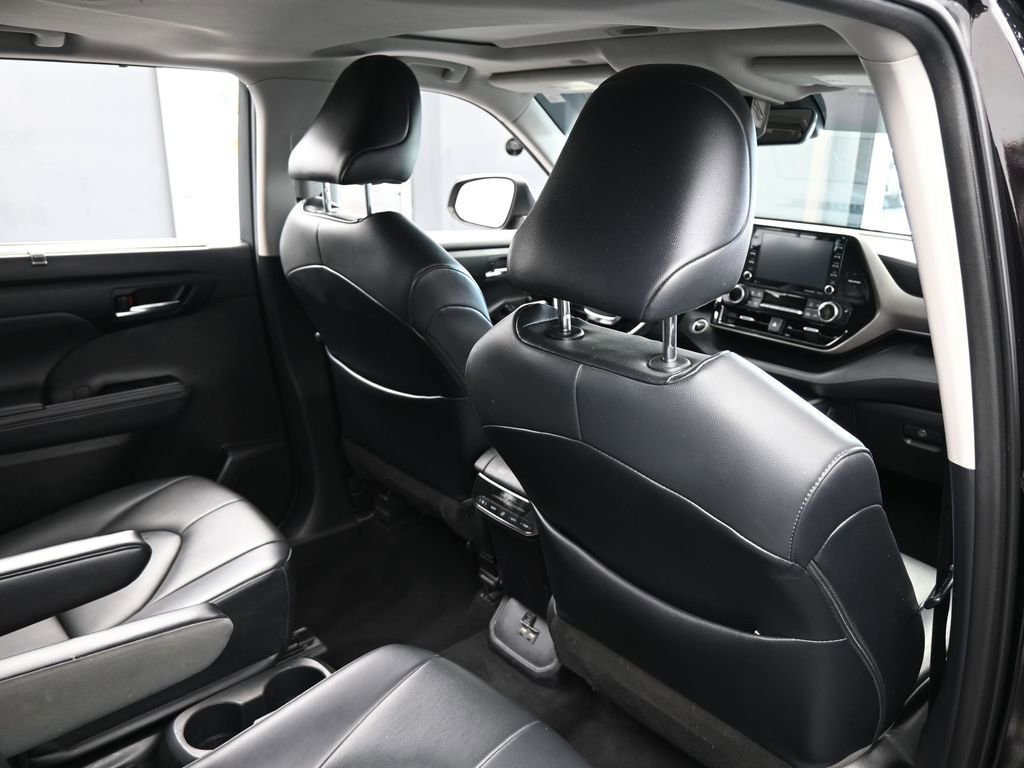 Used 2021 Toyota Highlander XLE image 41