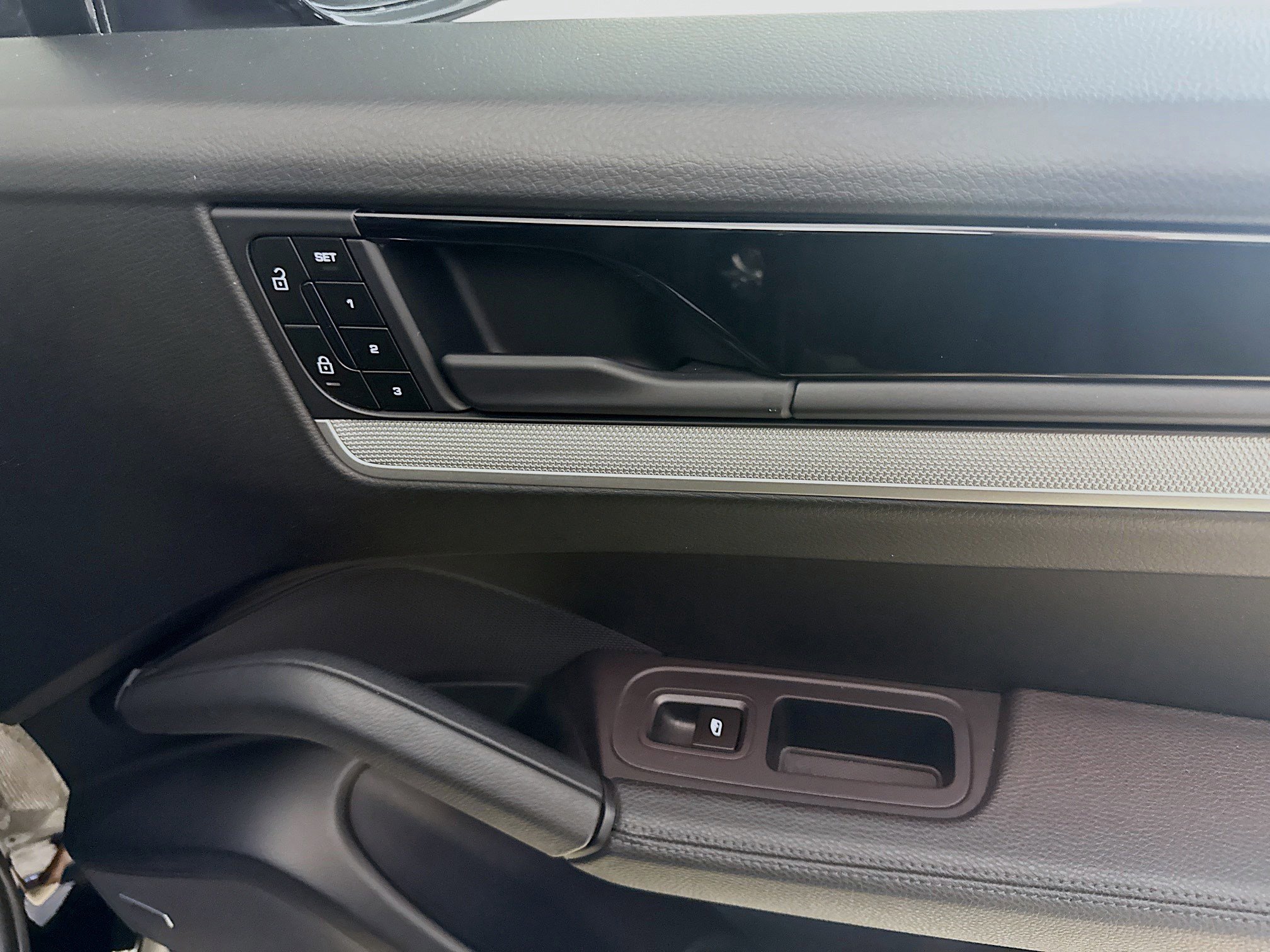 Used 2024 Porsche Cayenne S image 31