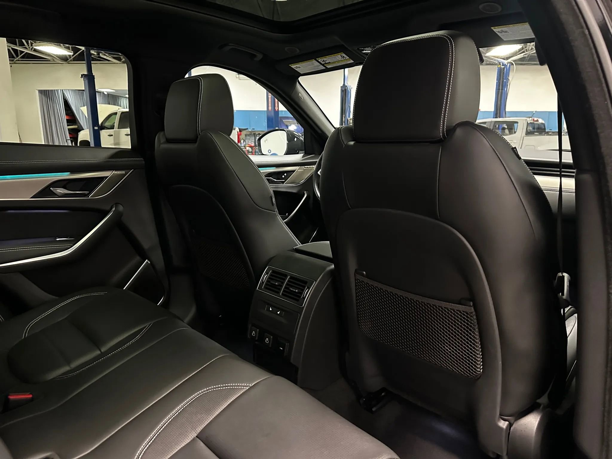 Used 2025 Jaguar F-PACE R-Dynamic S image 19