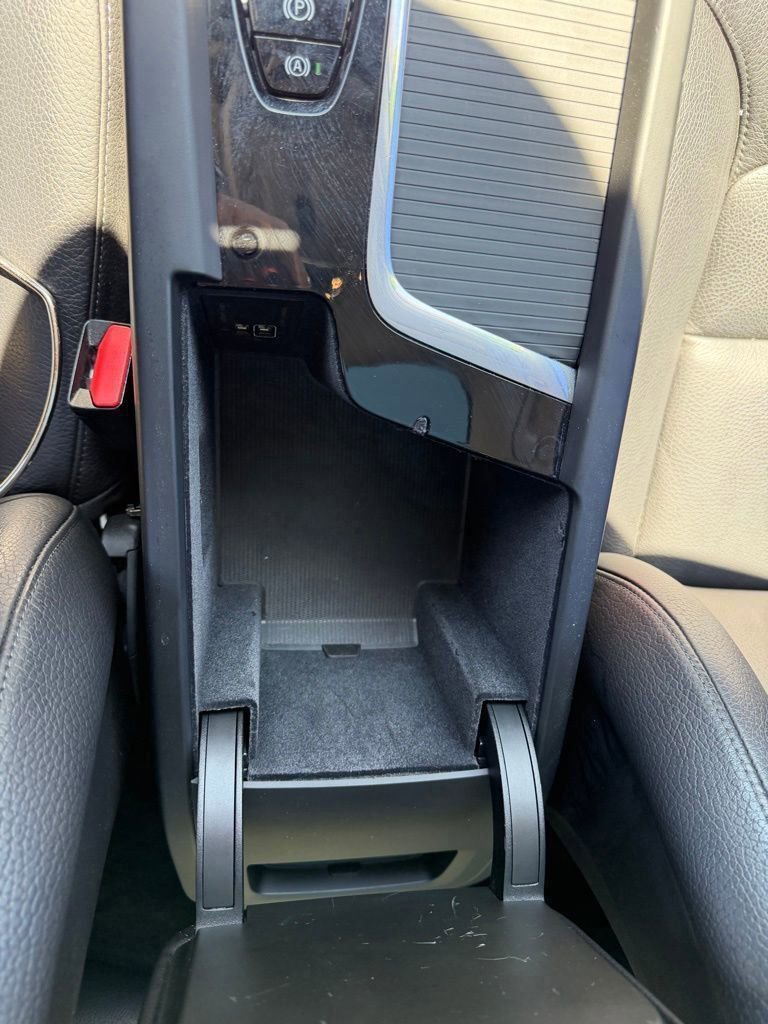 Used 2020 Volvo XC60 T5 Momentum image 26