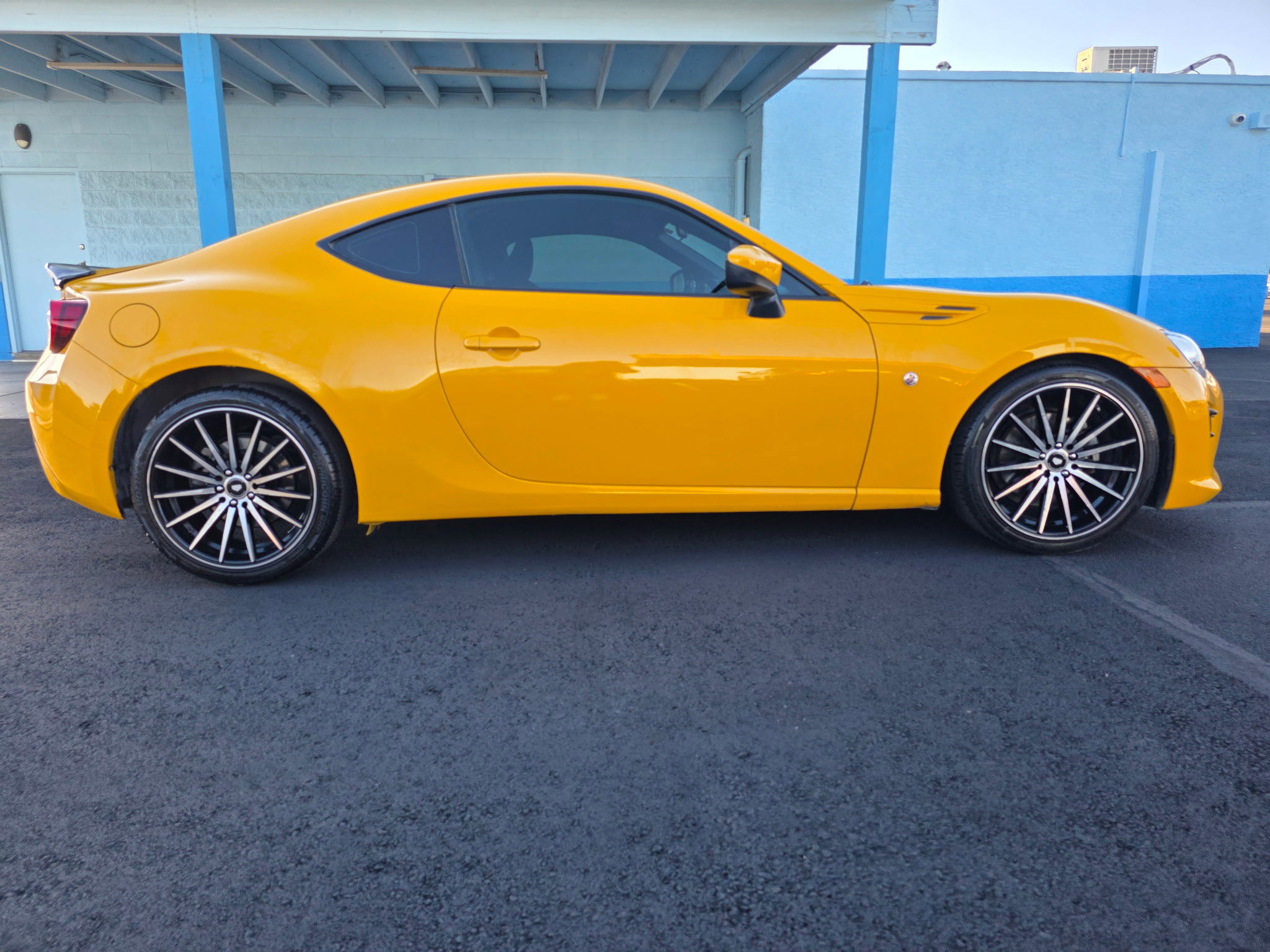Used 2017 Toyota 86 image 2