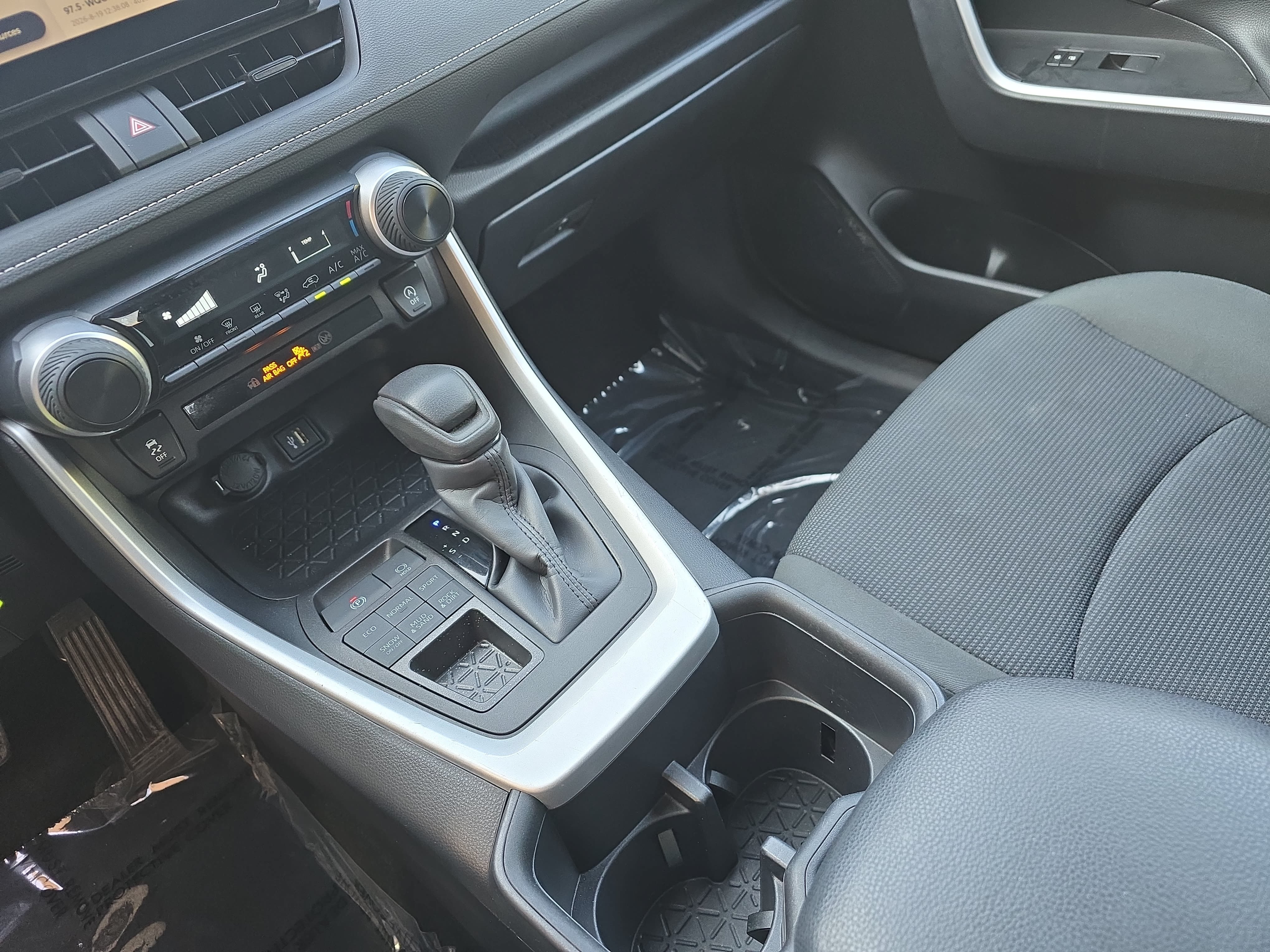 Certified 2025 Toyota RAV4 LE AWD/4WD image 23