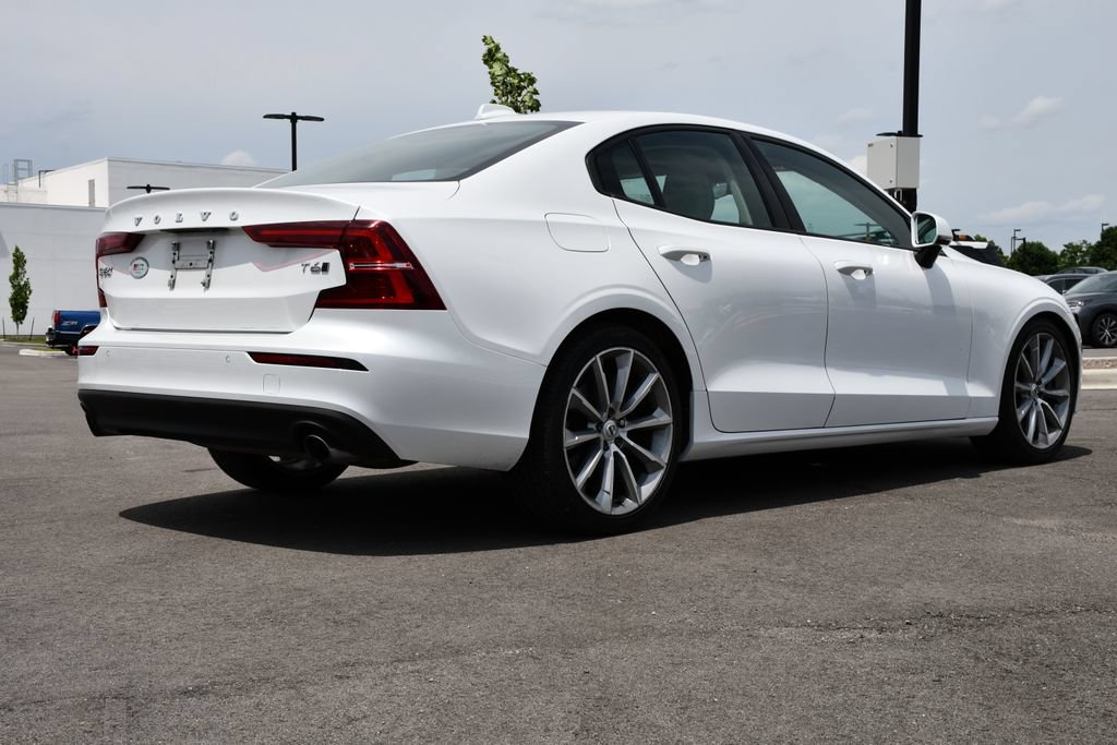 Used 2020 Volvo S60 T6 Momentum w/ Premium Package AWD/4WD image 7