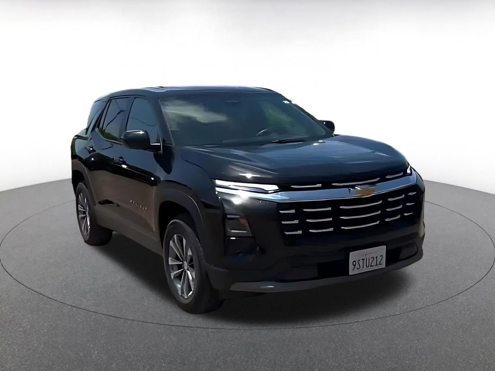 Used 2025 Chevrolet Equinox LT FWD image 3