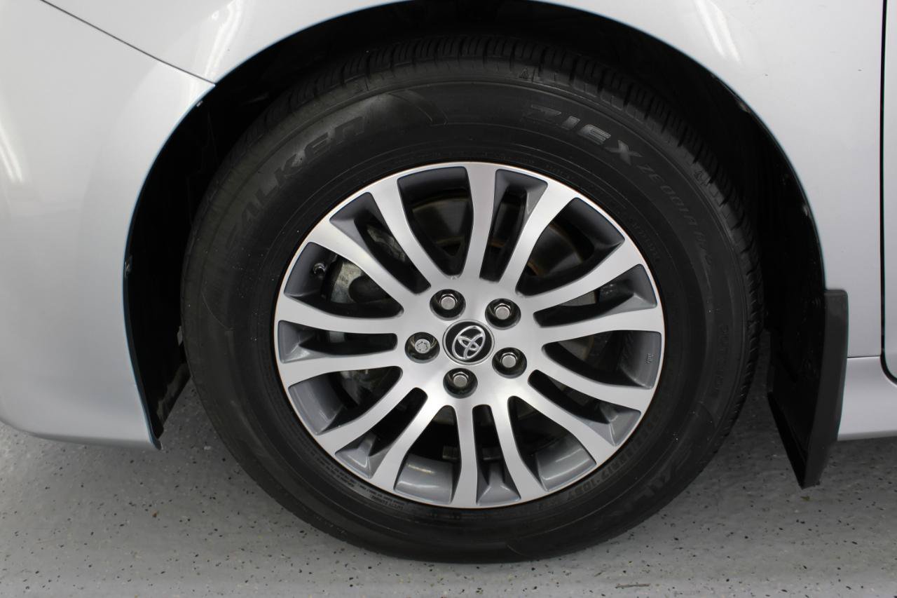 Used 2020 Toyota Sienna XLE Premium FWD image 68