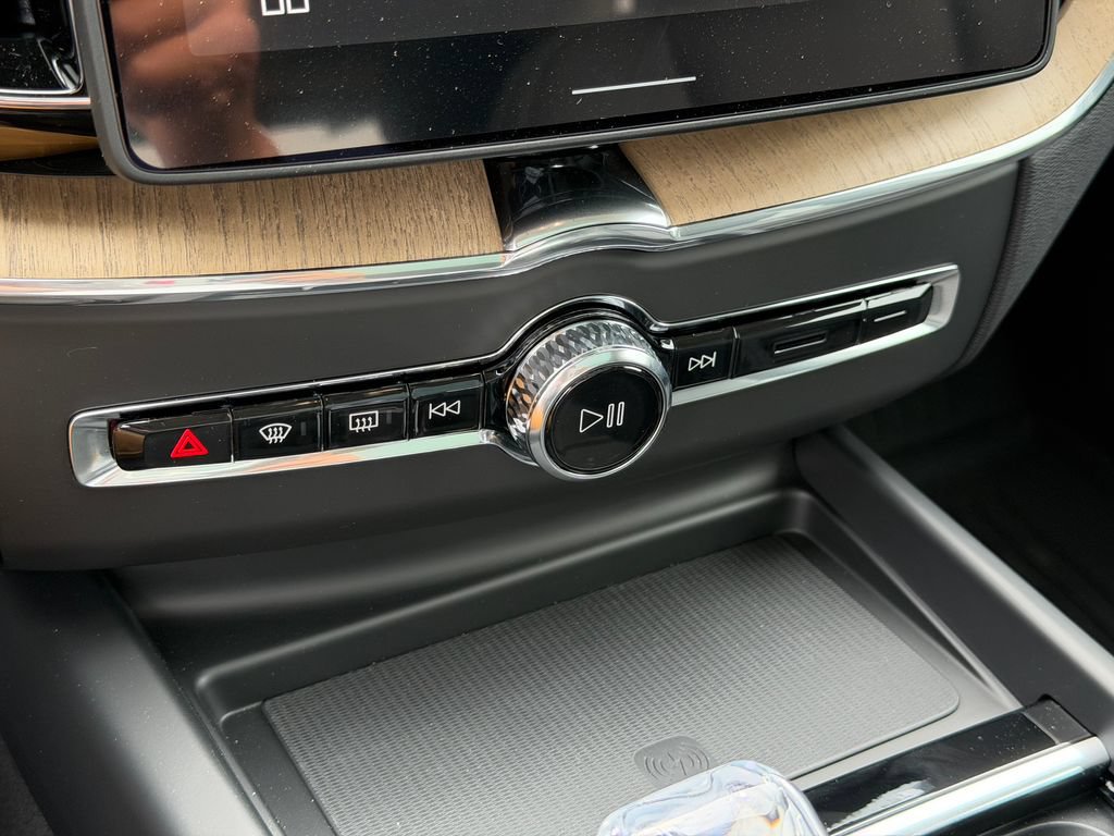 New 2026 Volvo XC60 T8 Ultra w/ Protection Package Premier AWD/4WD image 26