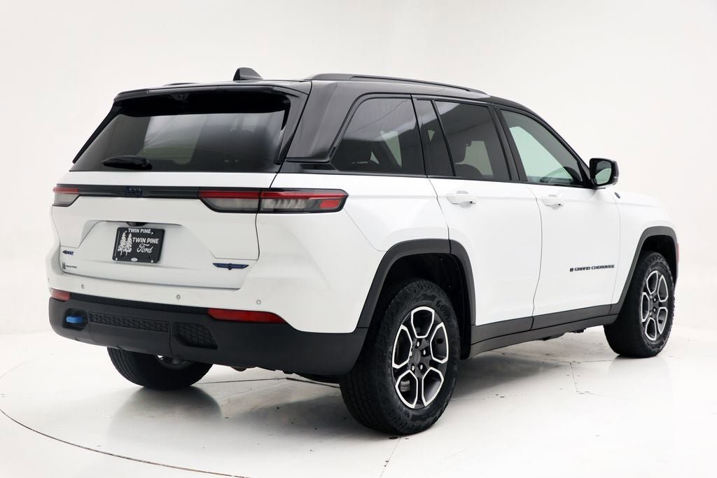 Used 2022 Jeep Grand Cherokee Trailhawk w/ Advanced Protech Group II AWD/4WD image 8