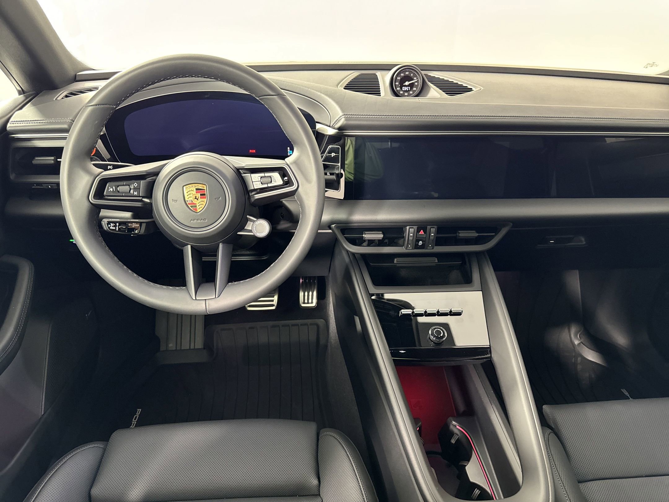 Used 2025 Porsche Macan 4S Electric image 27