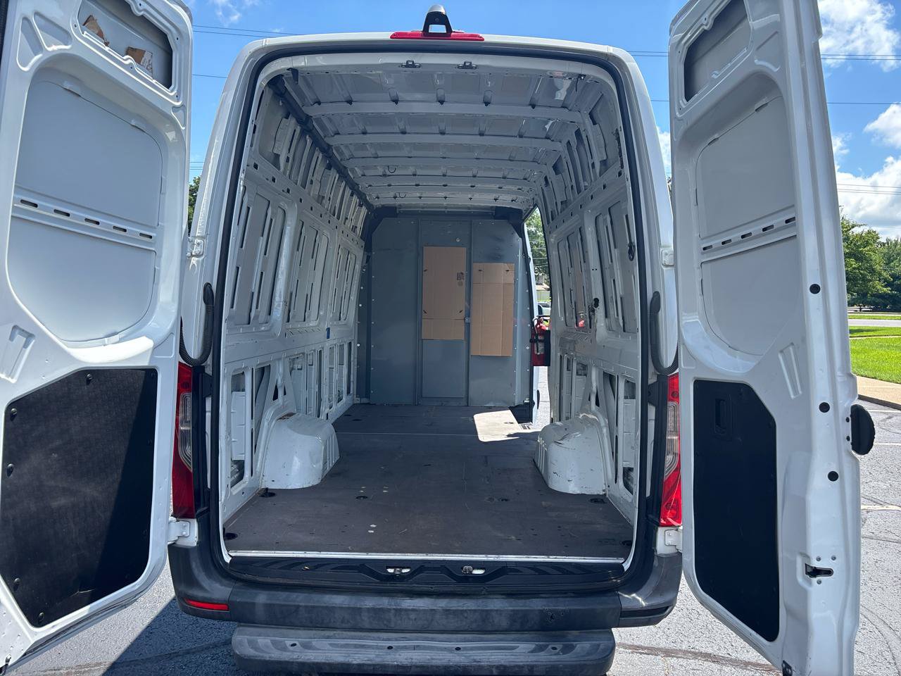 Used 2020 Mercedes-Benz Sprinter 3500 image 11