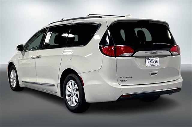 Used 2017 Chrysler Pacifica Touring-L image 6