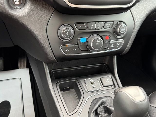 Used 2019 Jeep Cherokee Latitude Plus image 21