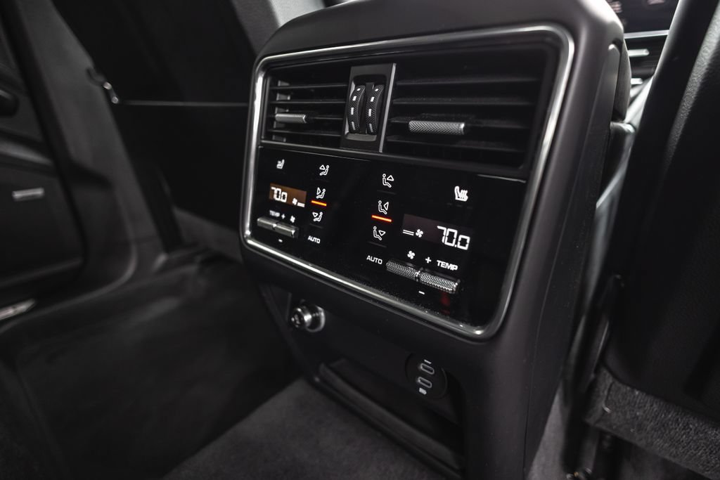 Used 2023 Porsche Cayenne Turbo S AWD/4WD image 37