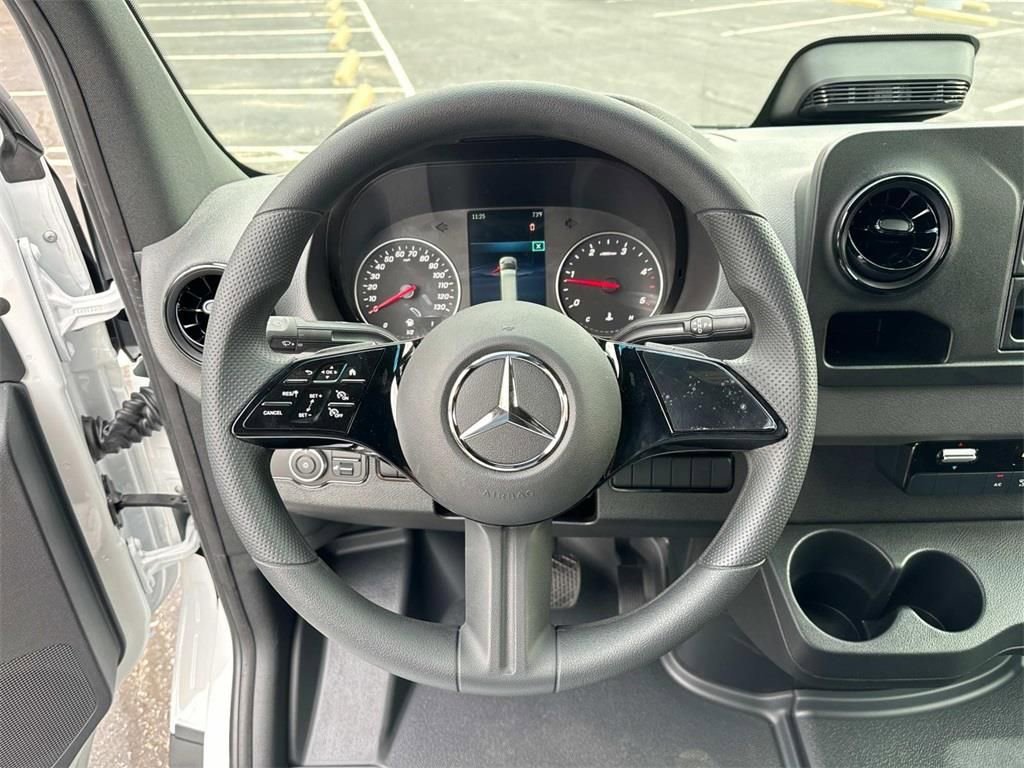 Used 2025 Mercedes-Benz Sprinter 2500 image 21