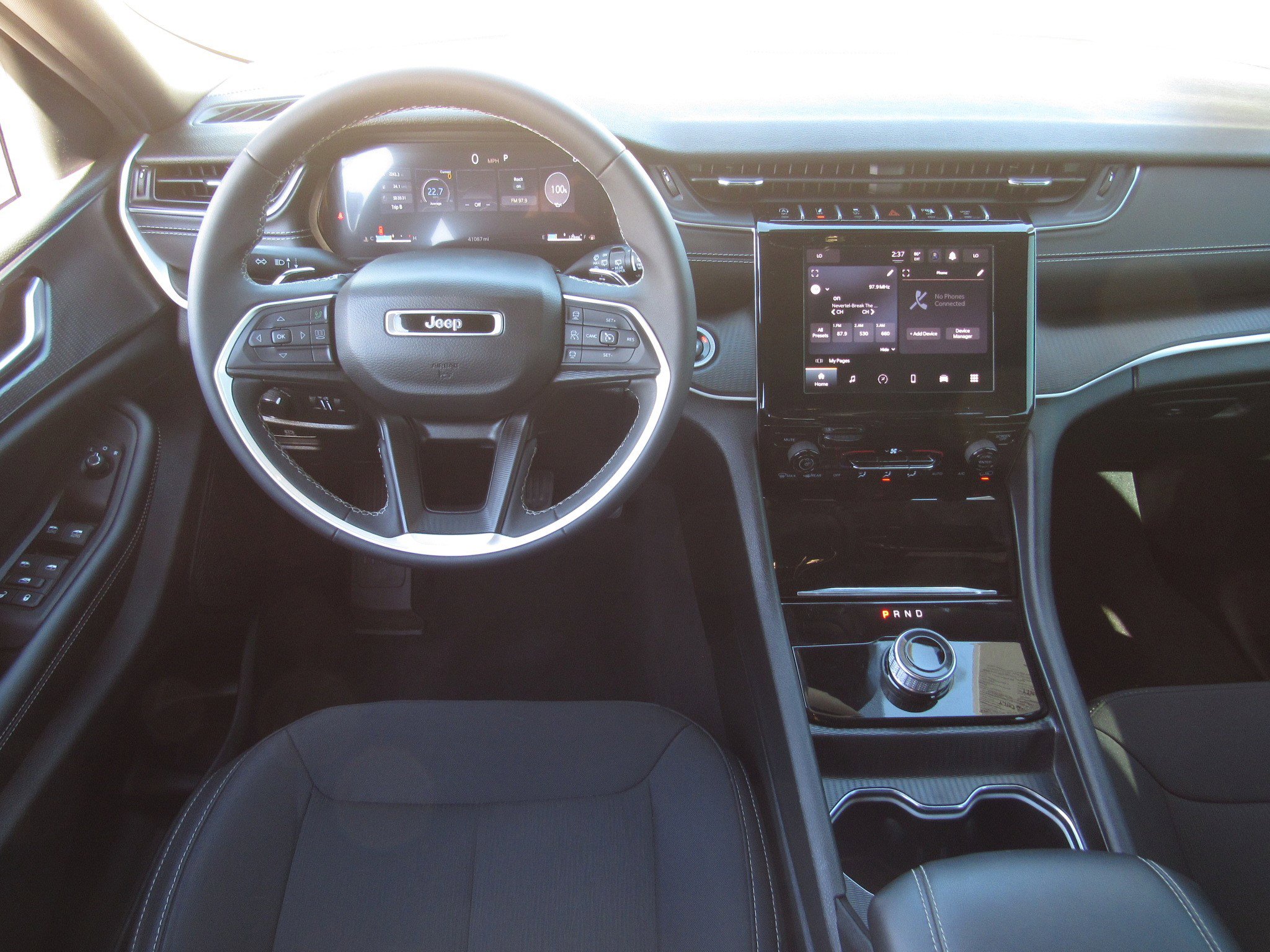 Used 2024 Jeep Grand Cherokee Laredo X w/ Trailer Tow Package image 16