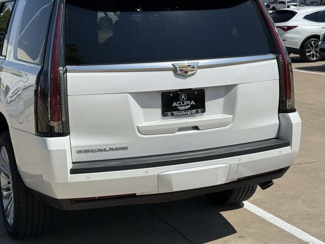 Used 2020 Cadillac Escalade Platinum RWD image 6