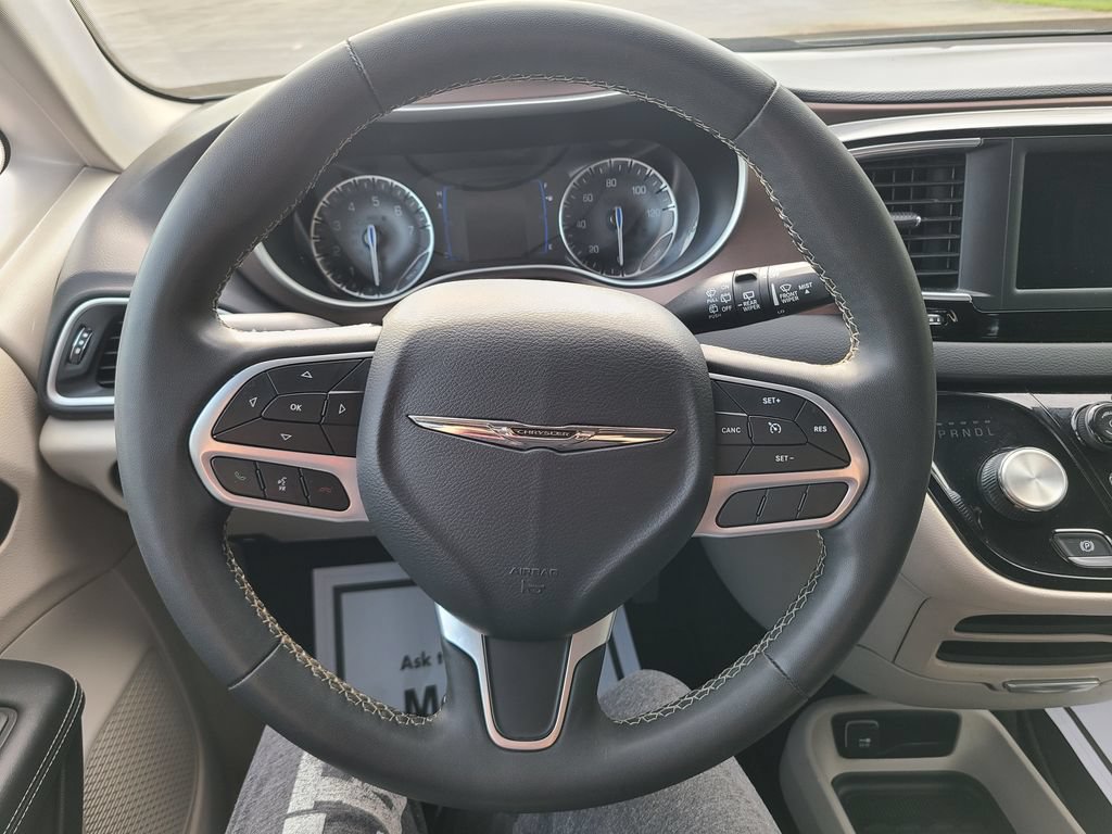 Used 2023 Chrysler Voyager LX FWD image 28