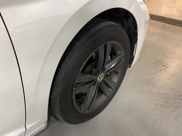 Used 2024 Volkswagen Jetta SE w/ Panoramic Sunroof Package image 16