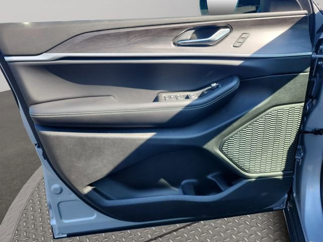 New 2025 Jeep Grand Cherokee Limited w/ Trailer Tow Package image 12