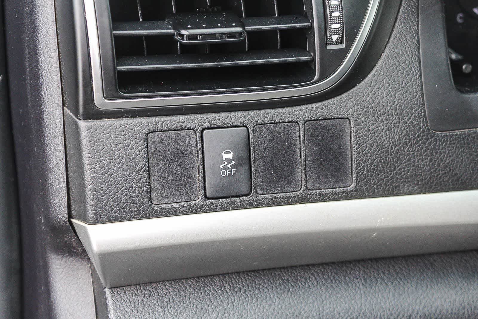Used 2015 Toyota Camry SE FWD image 29