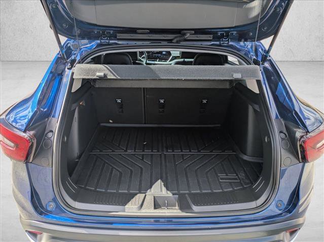 Used 2024 Chevrolet Trax LT w/ Sunroof Package FWD image 6