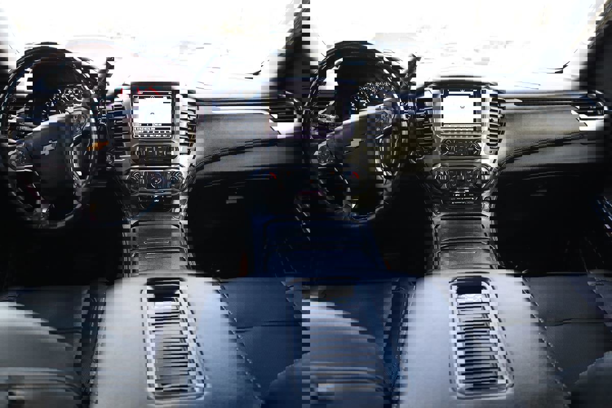 Used 2018 Chevrolet Suburban Premier image 25