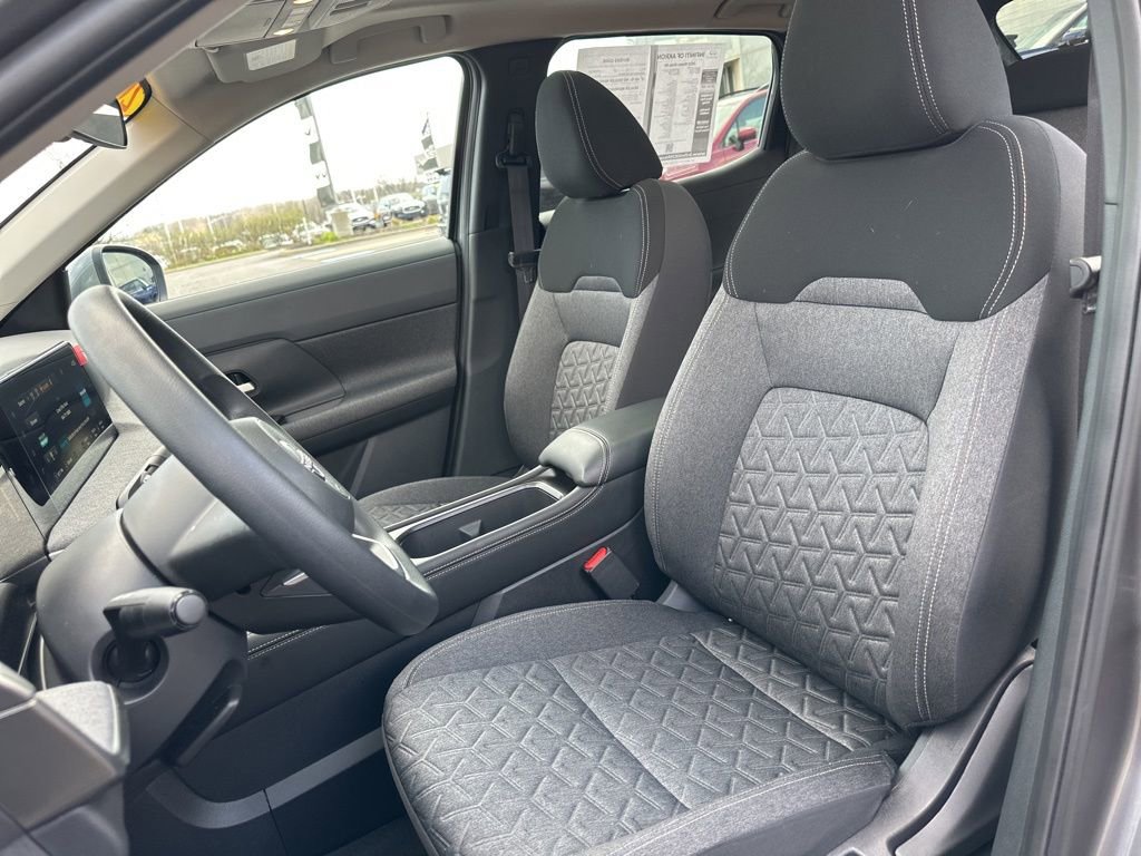 Used 2025 Nissan Kicks SV w/ SV Premium Package image 43