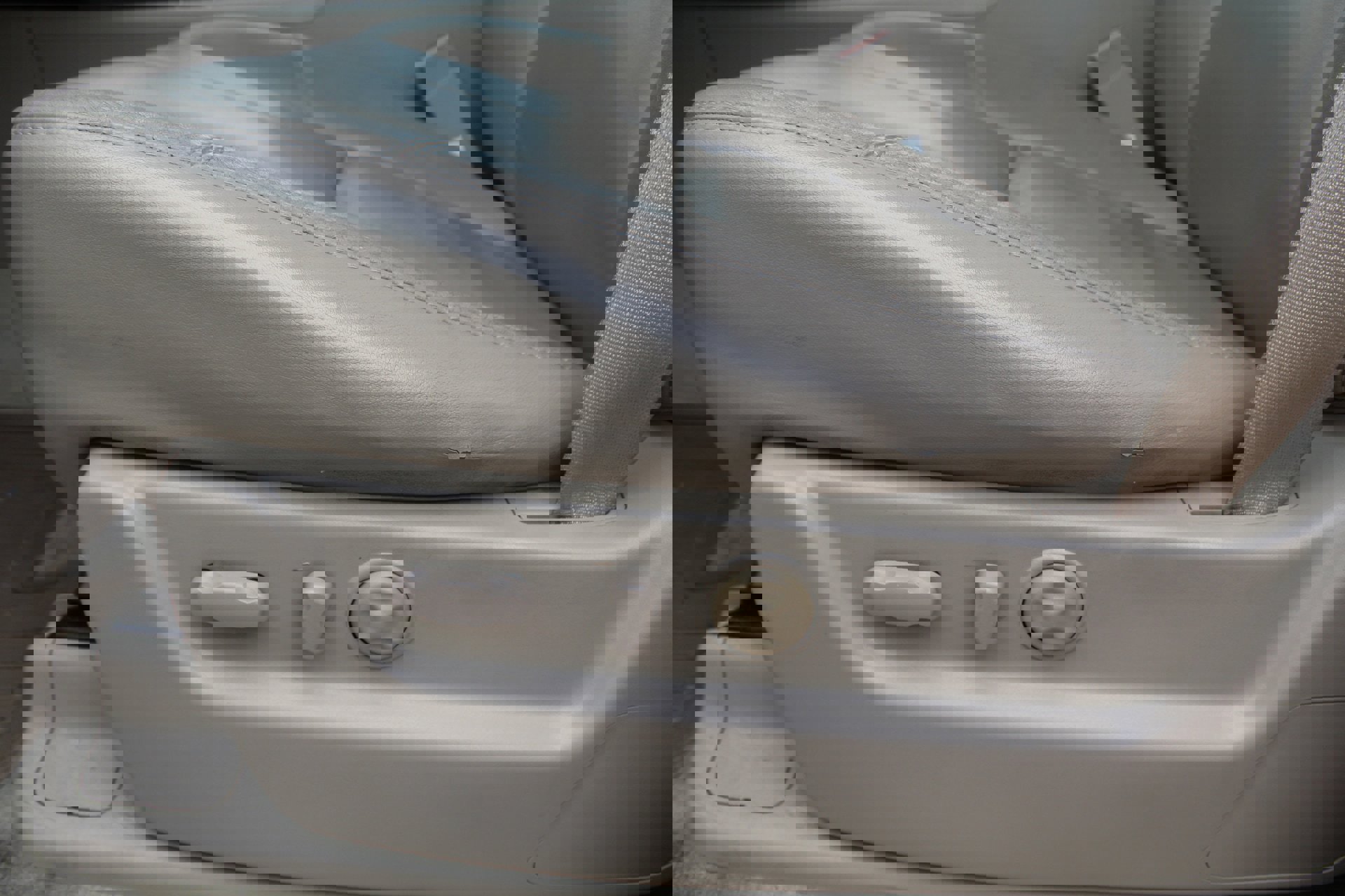 Used 2007 GMC Yukon Denali image 38