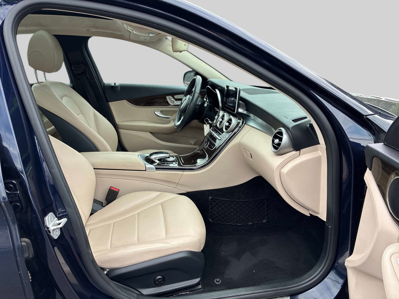 Used 2015 Mercedes-Benz C 300 4MATIC Sedan image 9
