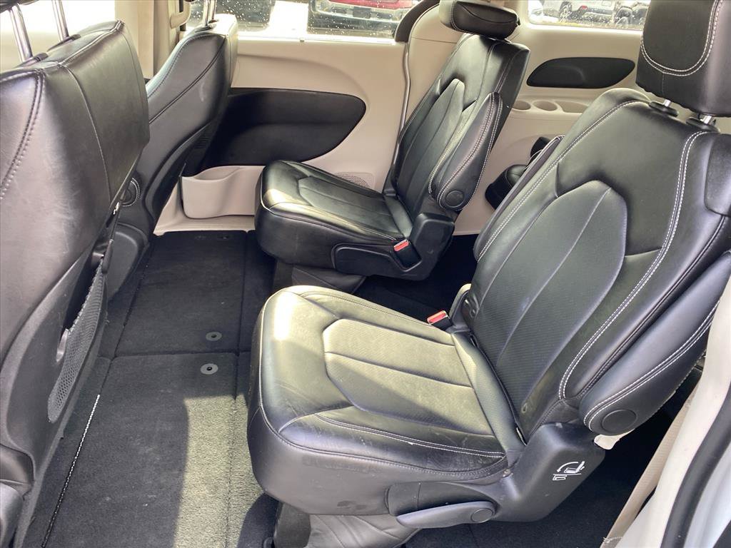 Used 2024 Chrysler Pacifica Touring-L FWD image 22