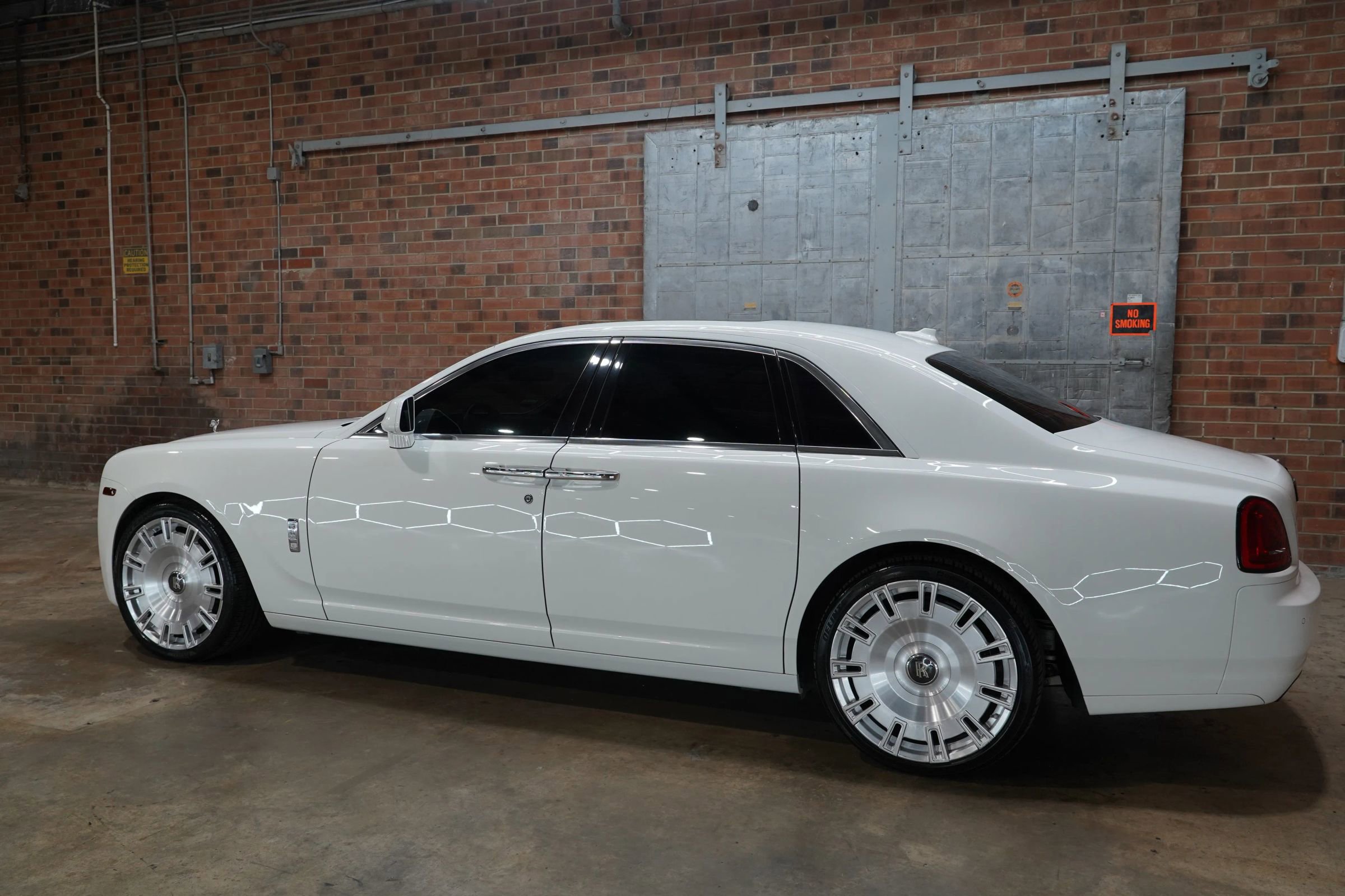 Used 2015 Rolls-Royce Ghost image 9