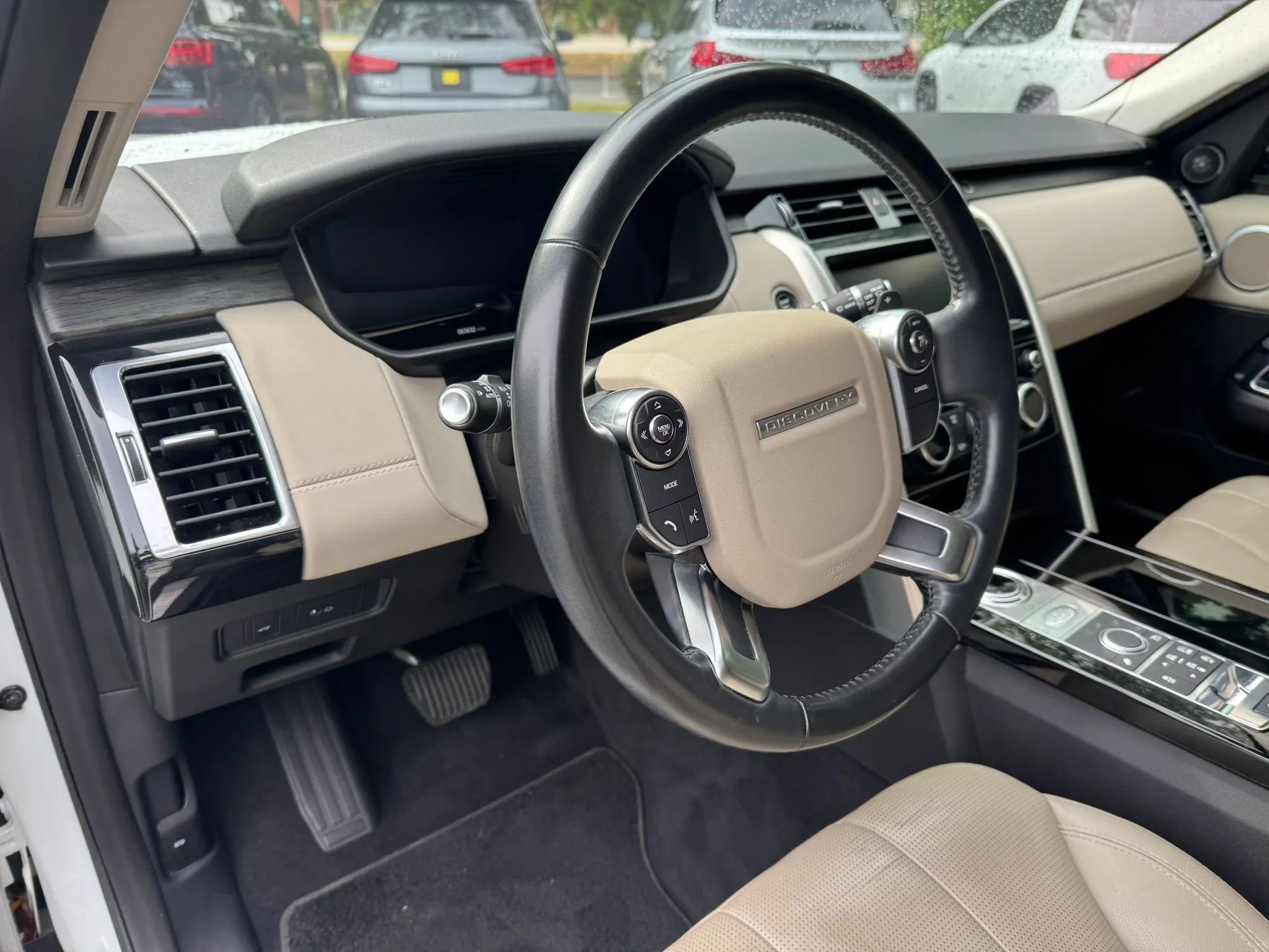 Used 2018 Land Rover Discovery HSE AWD/4WD image 15