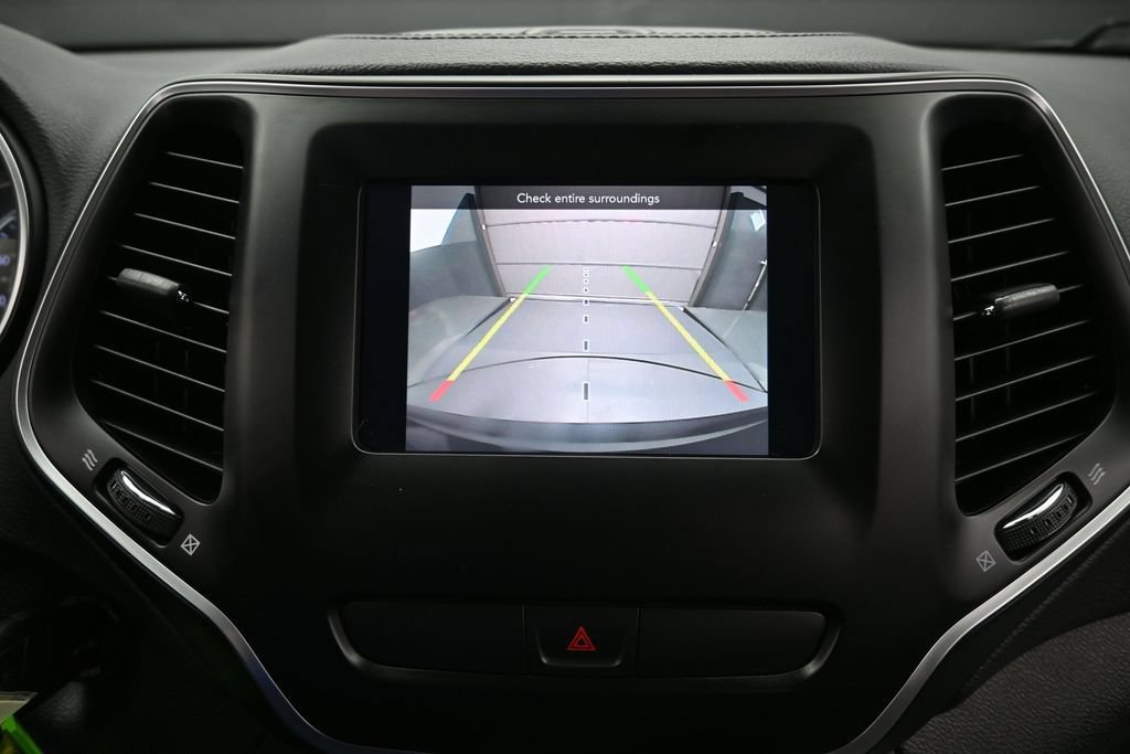 Used 2019 Jeep Cherokee Latitude w/ Popular Appearance Group FWD image 19