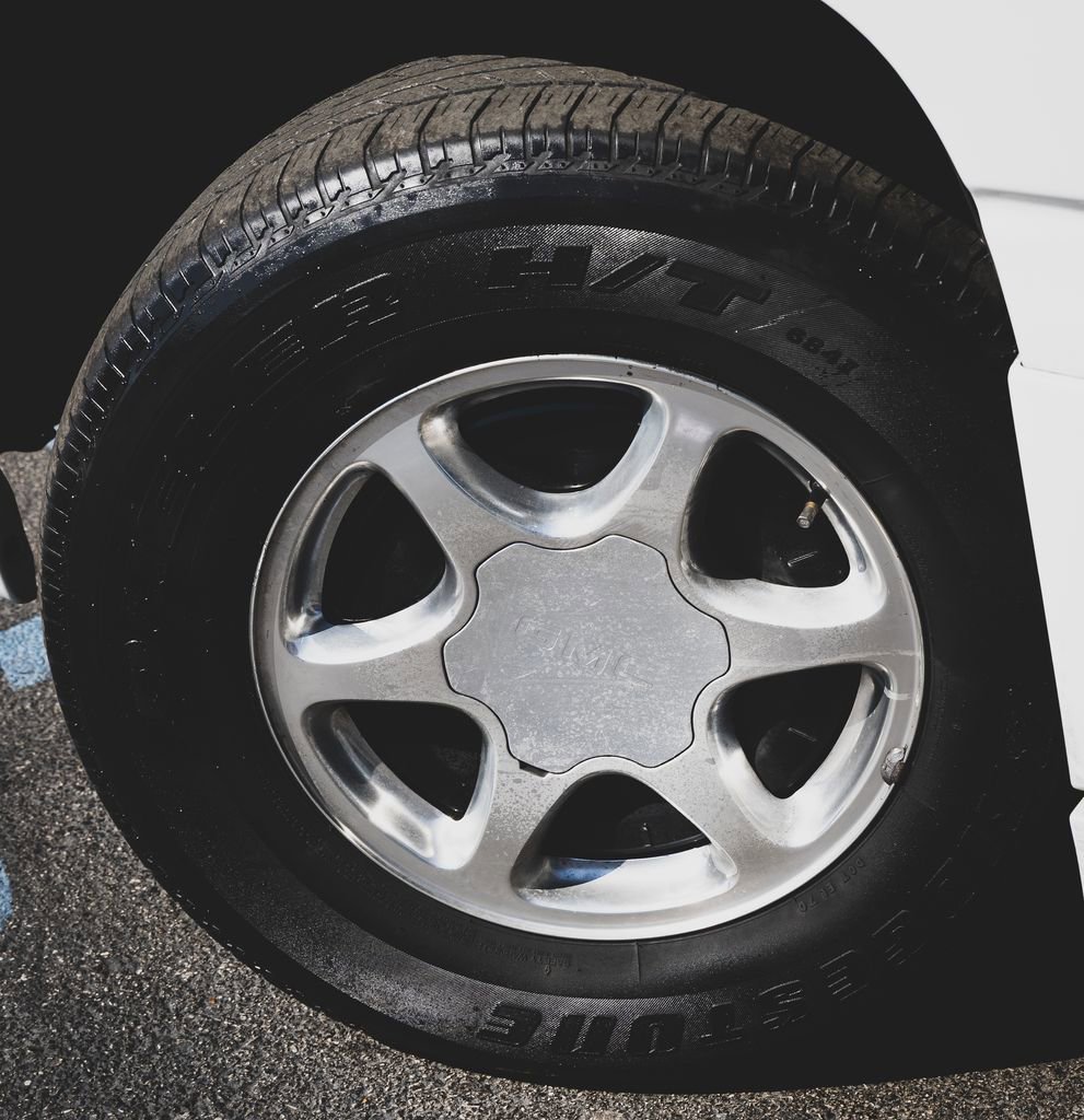 Used 2003 GMC Yukon Denali image 6