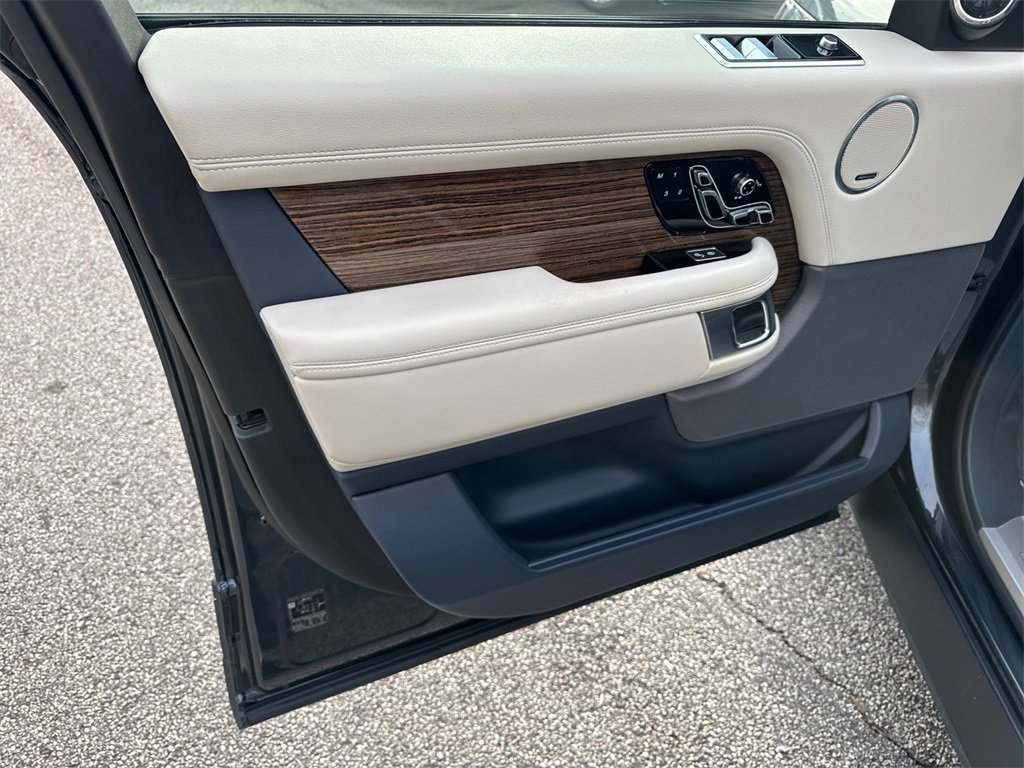 Used 2019 Land Rover Range Rover Long Wheelbase Supercharged image 10