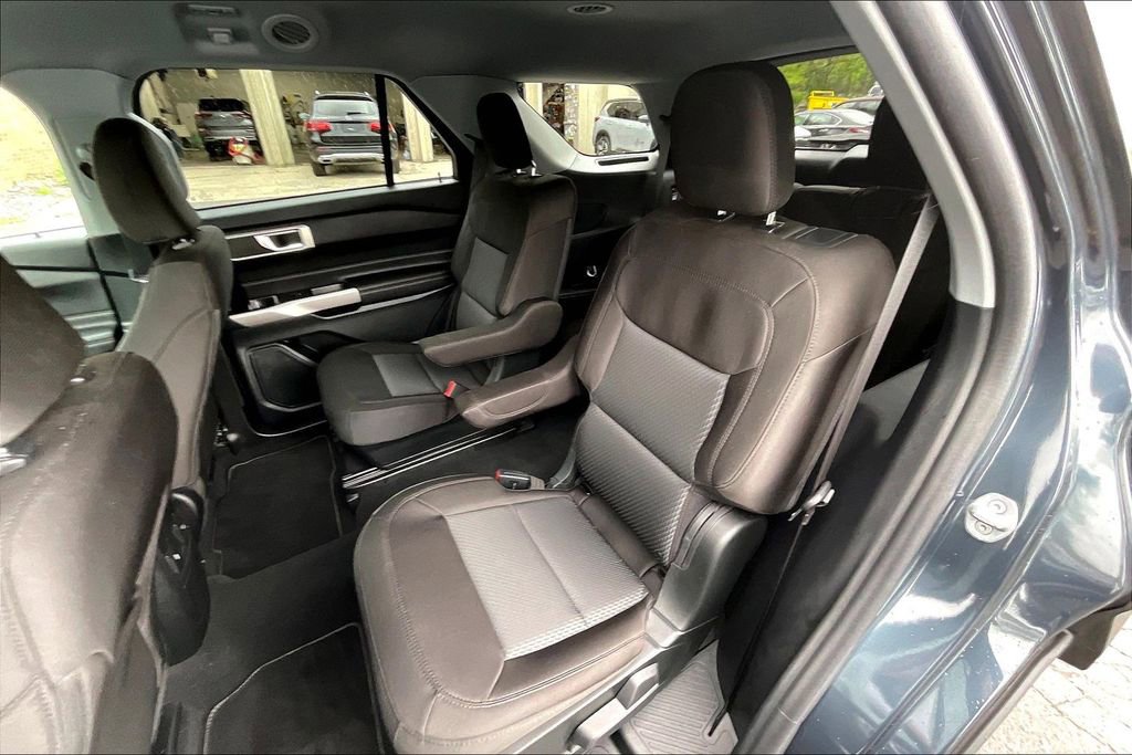 Used 2023 Ford Explorer XLT AWD/4WD image 25
