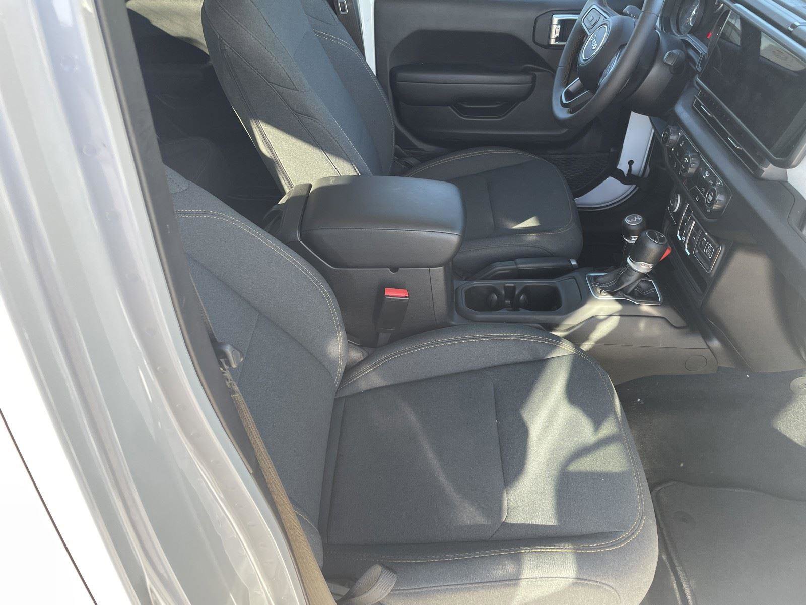 Used 2025 Jeep Gladiator Sport image 27