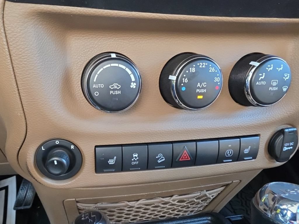 Used 2016 Jeep Wrangler Unlimited Rubicon w/ Dual Top Group AWD/4WD image 15