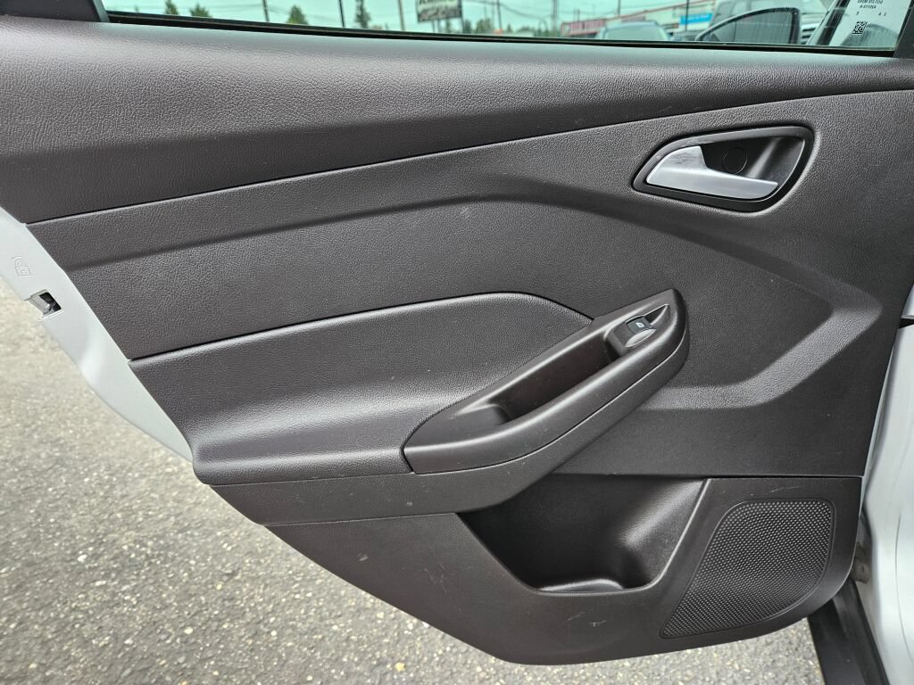 Used 2013 Ford Focus SE FWD image 15