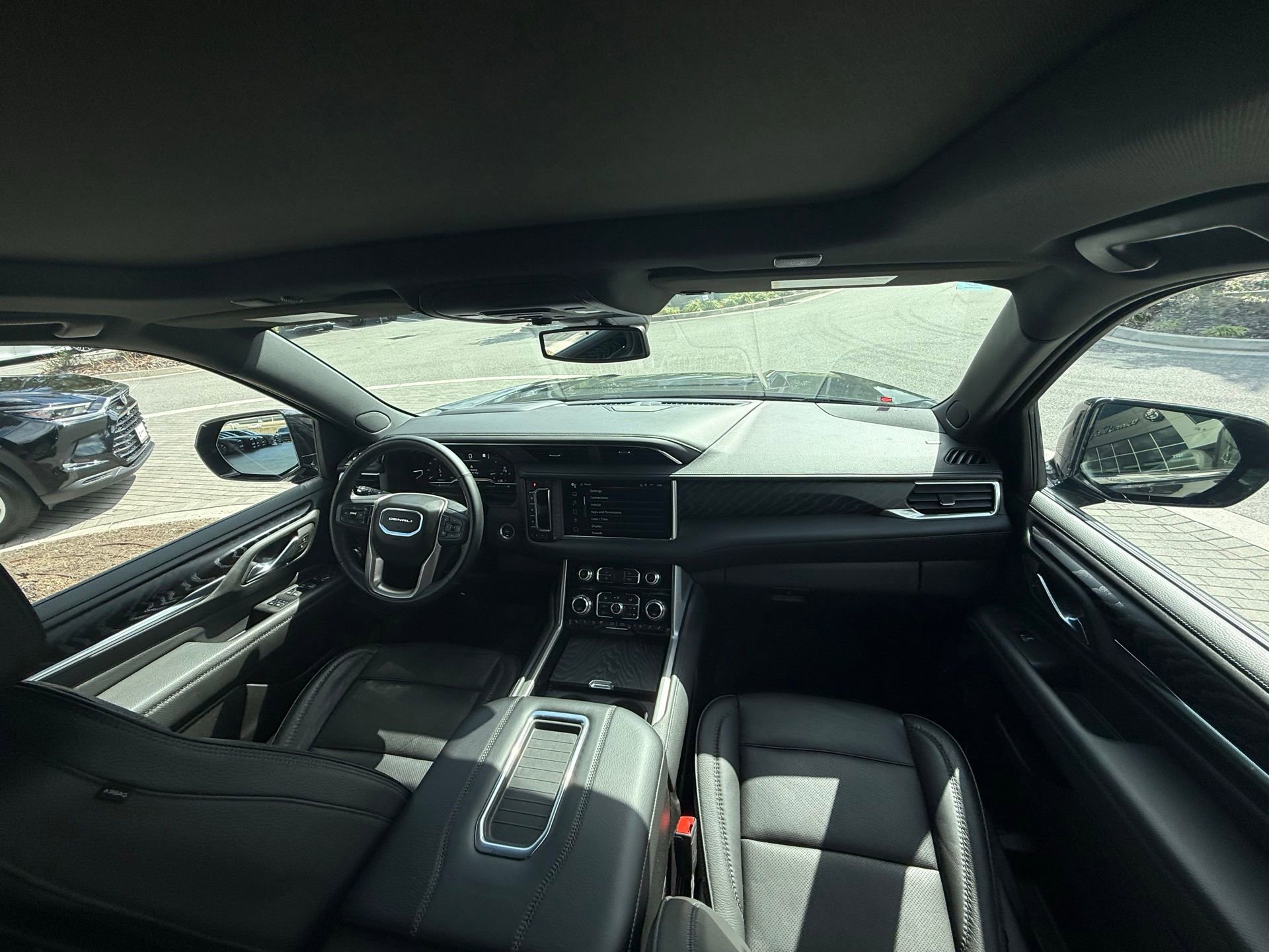 Used 2023 GMC Yukon XL Denali image 4