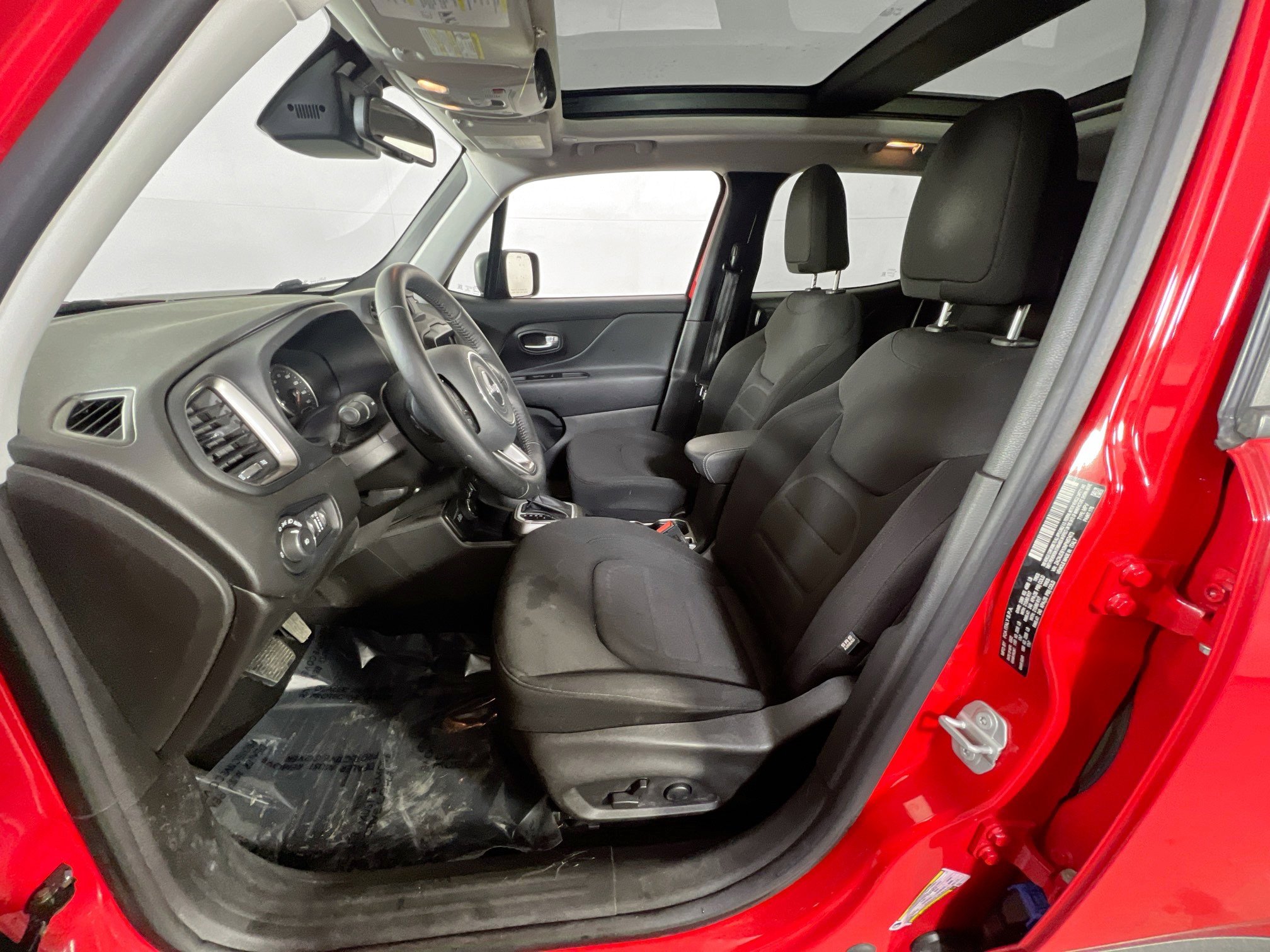 Used 2022 Jeep Renegade Latitude w/ Sun/Sound Group image 21