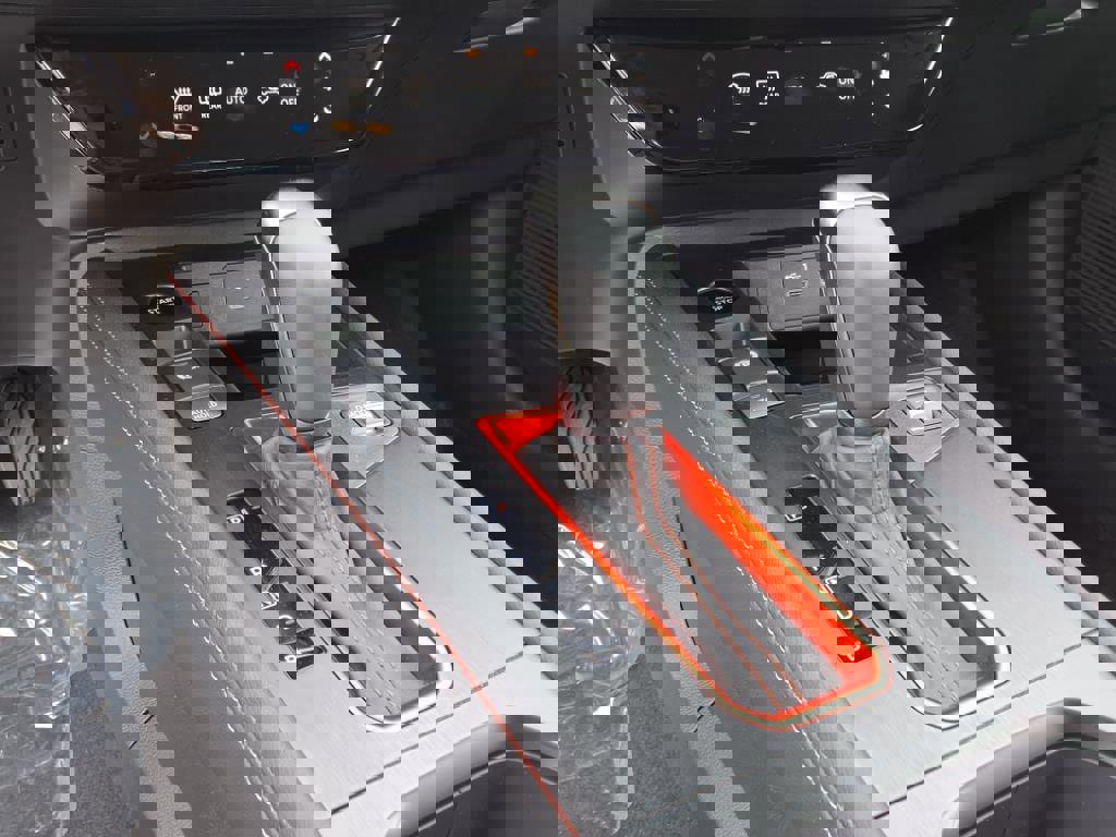 New 2025 Nissan Kicks SR image 11